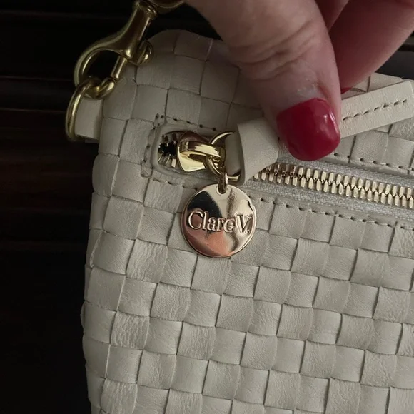 Clare V. GRANDE FANNY
Cream Woven Checker
EUC - Picture 5 of 6